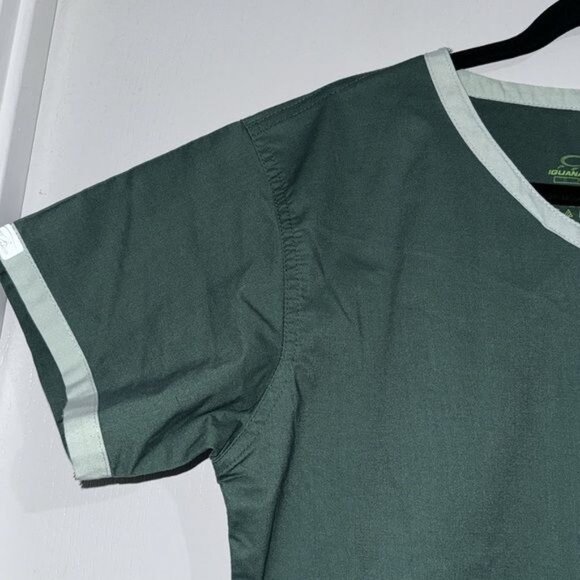 Iguana Med Womens V-Neck Scrub Top Size L Green & White Polyester - Picture 3 of 8